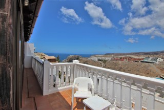 Apartment with great views and private parking